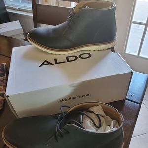 Mens size 9 1/2 Aldo Navy Blue Boots gently used